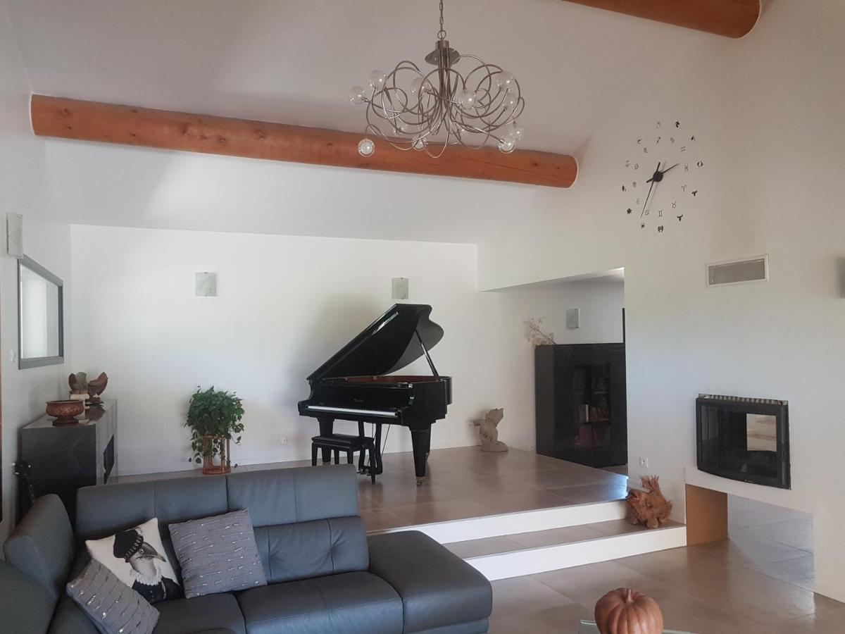 Mas Des Fugueyrolles Bed & Breakfast Cavaillon Exterior photo