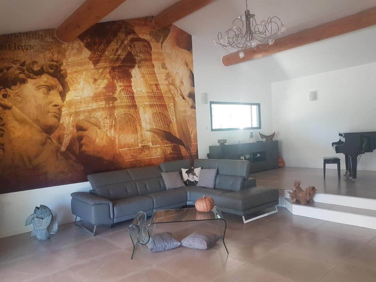 Mas Des Fugueyrolles Bed & Breakfast Cavaillon Exterior photo