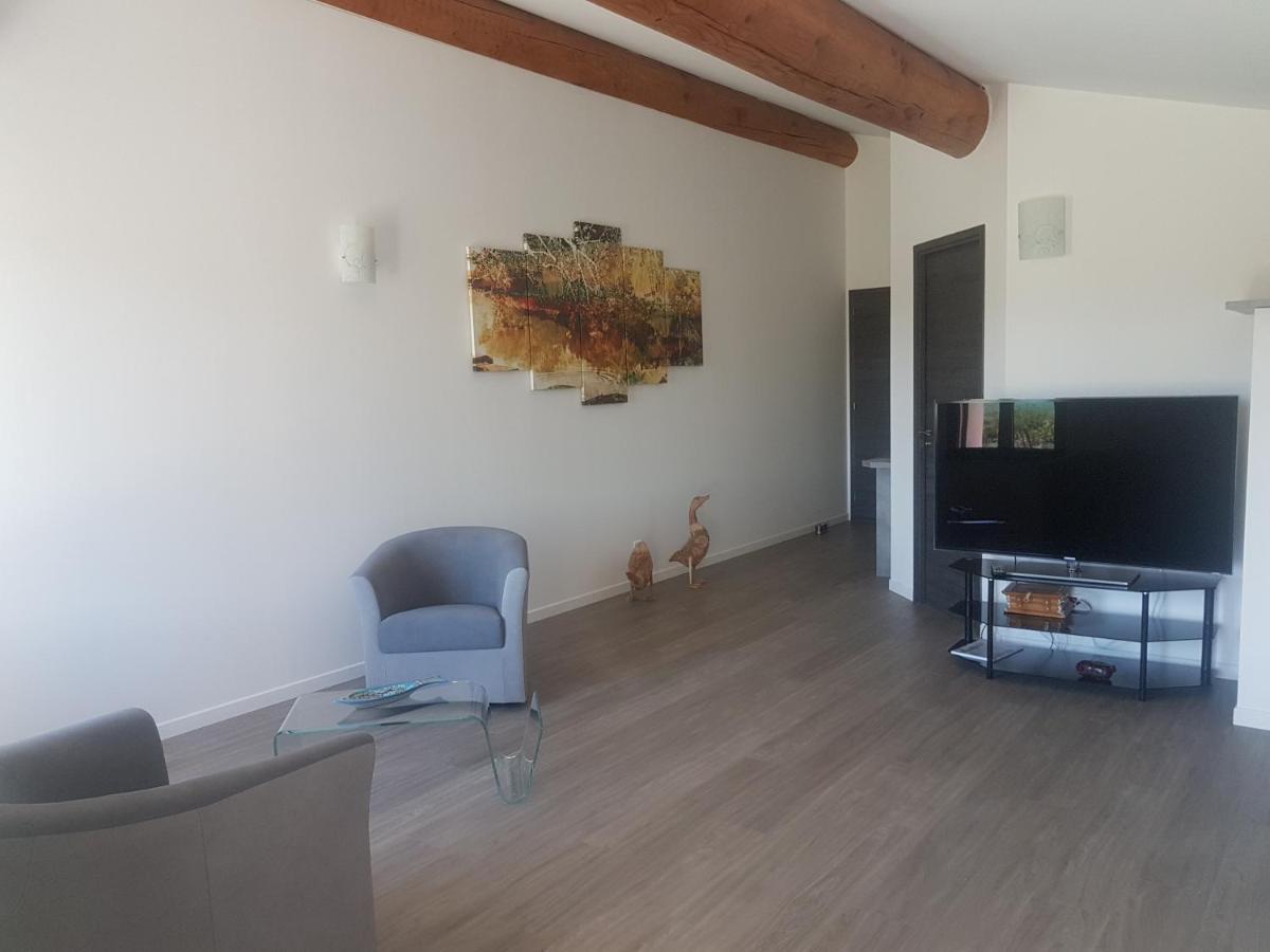 Mas Des Fugueyrolles Bed & Breakfast Cavaillon Exterior photo