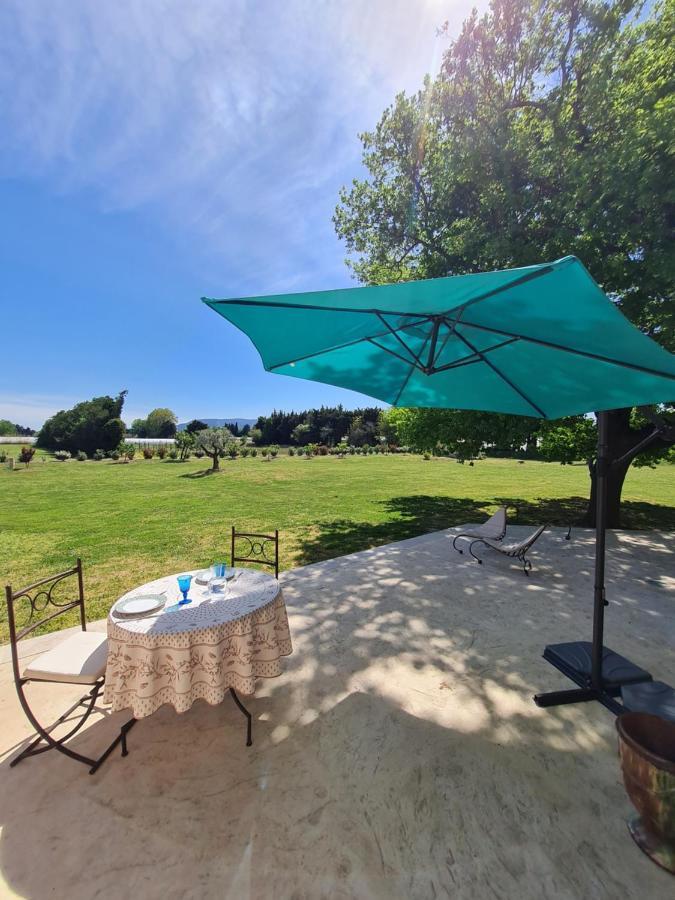 Mas Des Fugueyrolles Bed & Breakfast Cavaillon Exterior photo